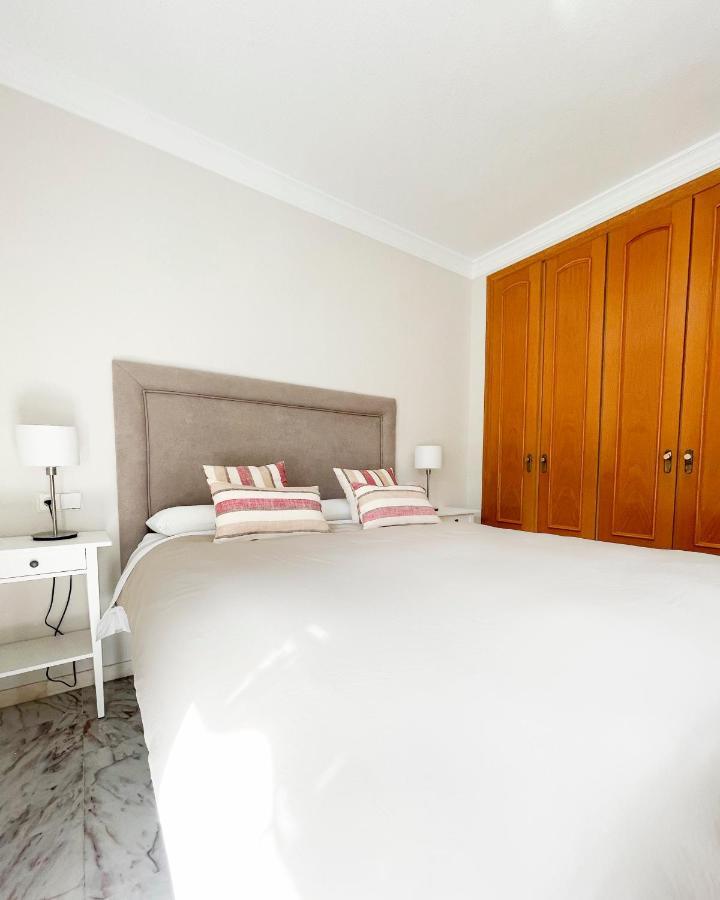 Holidays2Malaga Tomas De Echeverria 150 Mts To Beach & High Speed Wifi & Parking Apartment ภายนอก รูปภาพ