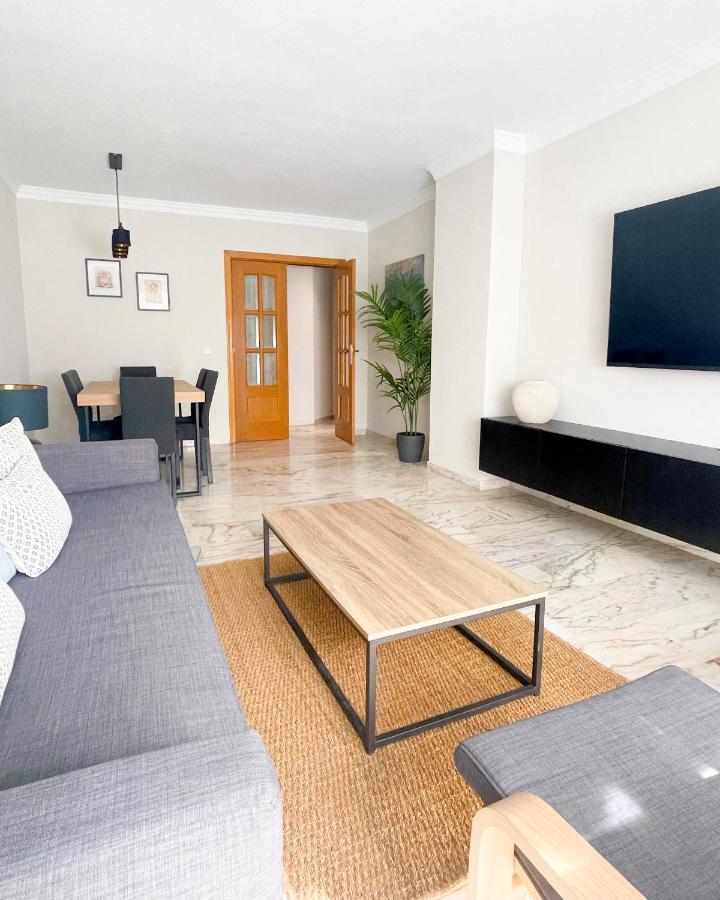 Holidays2Malaga Tomas De Echeverria 150 Mts To Beach & High Speed Wifi & Parking Apartment ภายนอก รูปภาพ