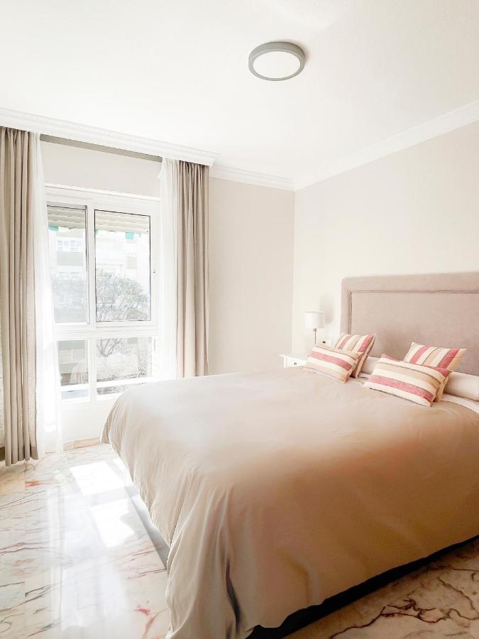 Holidays2Malaga Tomas De Echeverria 150 Mts To Beach & High Speed Wifi & Parking Apartment ภายนอก รูปภาพ