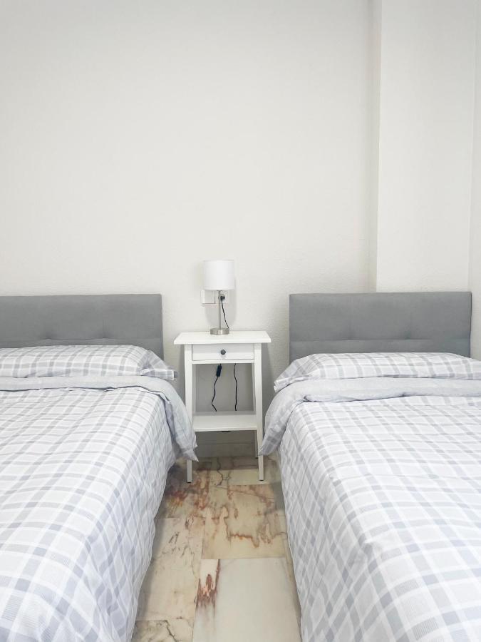 Holidays2Malaga Tomas De Echeverria 150 Mts To Beach & High Speed Wifi & Parking Apartment ภายนอก รูปภาพ