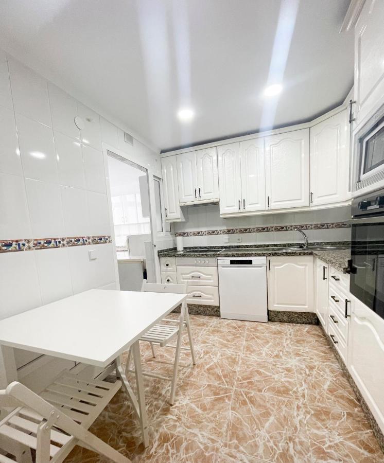 Holidays2Malaga Tomas De Echeverria 150 Mts To Beach & High Speed Wifi & Parking Apartment ภายนอก รูปภาพ