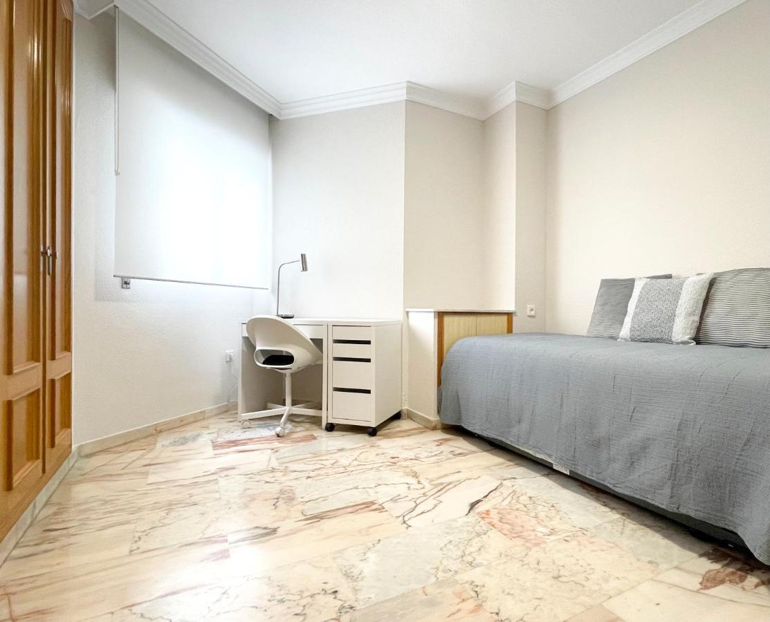 Holidays2Malaga Tomas De Echeverria 150 Mts To Beach & High Speed Wifi & Parking Apartment ภายนอก รูปภาพ